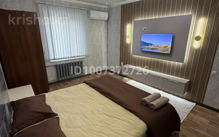 1-бөлмелі пәтер · 50 м² · 1/5 қабат, Жандосова 6А — Рядом жк роял апартамент, бағасы: 12 000 ₸ в Шымкенте — фото 2