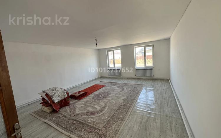 Отдельный дом · 2 комнаты · 100 м² · 8 сот., 40 — Еркін қала 2 за 12.5 млн ₸ в Атырау — фото 2