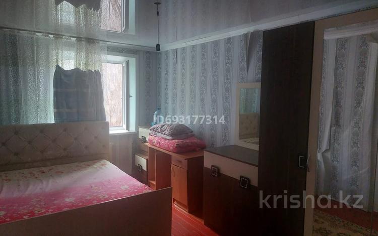 2-комнатная квартира, 45 м², 3/5 этаж, Абая 45 за 12 млн 〒 в Темиртау — фото 2
