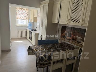 4-комнатная квартира · 70 м² · 4/5 этаж, пгт Балыкши, Каршимбая Ахмедиярова 24 — Остановка Техникум за 200 000 ₸ в Атырау
