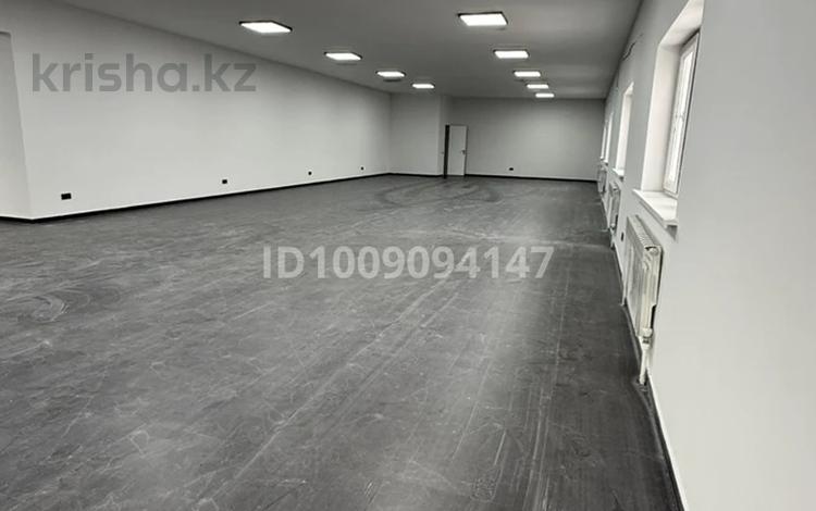 Свободное назначение, офисы, магазины и бутики, кабинеты и рабочие места, студии · 260 м² за 910 000 〒 в Алматы, Жетысуский р-н — фото 2