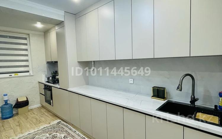 3-бөлмелі пәтер · 70.9 м² · 3/5 қабат, 12-й мкр 50 — Гимназия мектеп, анвар, дана, ТРК актау, бала-бақша, бағасы: 24 млн ₸ в Актау — фото 3