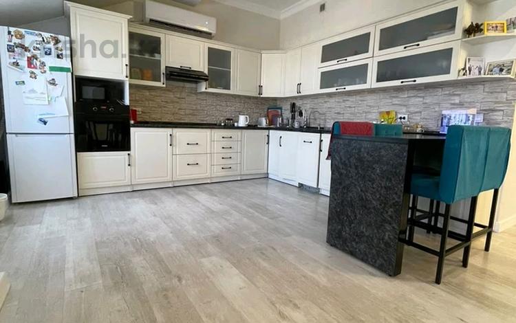 4-комнатная квартира · 160 м² · 5/5 этаж, Дружбы народов 2 за 55 млн ₸ в Усть-Каменогорске, Ульбинский — фото 2
