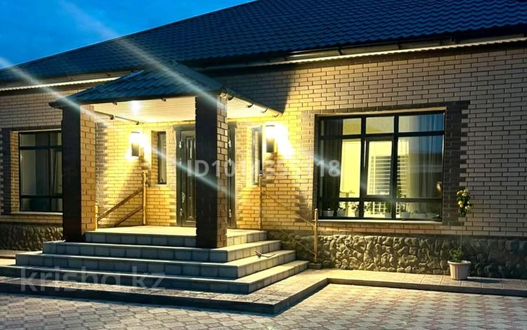 Отдельный дом · 6 комнат · 200 м² · 10 сот., Кетбуга Би 30 — 8 микрорайон за 90 млн ₸ в Жезказгане — фото 2