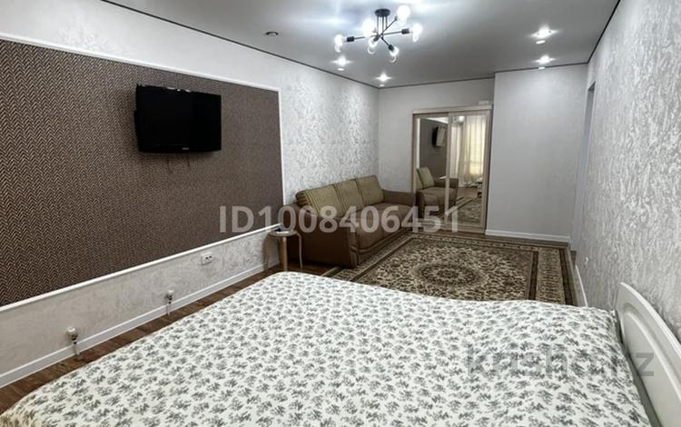 1-комнатная квартира · 47 м² · 4/10 этаж, мкр Аккент 72 за 2 500 ₸ в Алматы, Алатауский р-н — фото 2