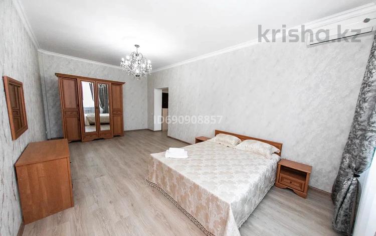 1-комнатная квартира, 60 м², 14/16 этаж помесячно, Абая 150/230 за 250 000 〒 в Алматы, Бостандыкский р-н — фото 2