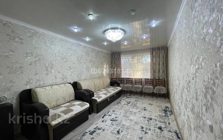 3-комнатная квартира, 61 м², 1/5 этаж, Майкудук, 17й микрорайон 53 — Реала