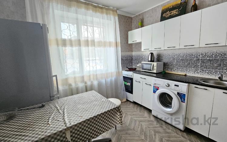 1-комнатная квартира, 32 м², 1 этаж помесячно, 8 микрорайон 140