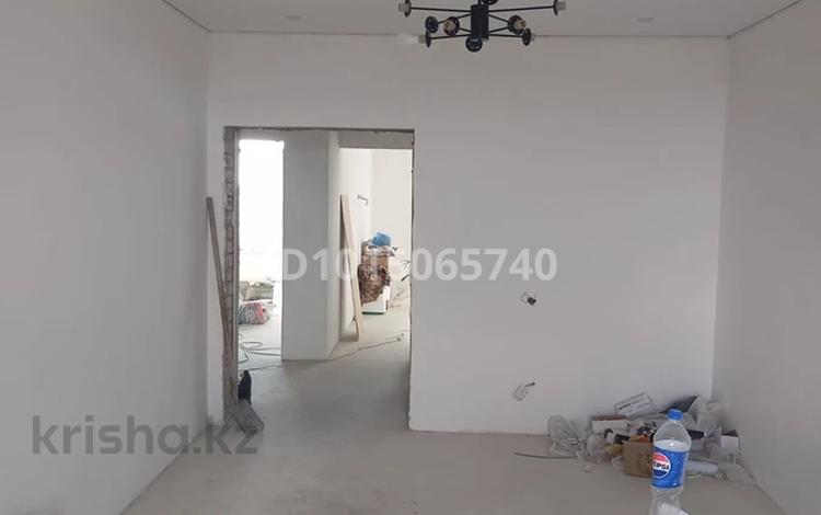 2-бөлмелі пәтер · 75.4 м² · 5/9 қабат, Ескі аэропорт ш/а., Самал 72/4, бағасы: 33 млн ₸ в Уральске, мкр Старый Аэропорт — фото 2