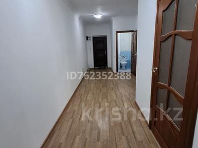 Пәтерлер в Атырауской обл.: 2-бөлмелі пәтер · 85 м² · 5/5 қабат, Авангард 2 — Рынок Мерей, бағасы: 200 000 〒 2-бөлмелі пәтер · 85 м² · 5/5 қабат, Авангард 2 — Рынок Мерей, бағасы: 200 000 〒 в Атырау, мкр Авангард-2