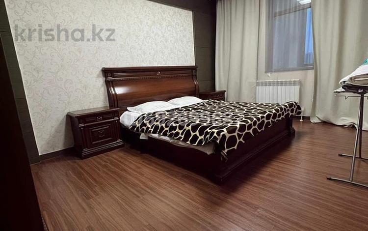 2-комнатная квартира, 75 м², 4/18 этаж посуточно, Байтурсынова 4 за 20 000 〒 в Астане, Алматы р-н — фото 2