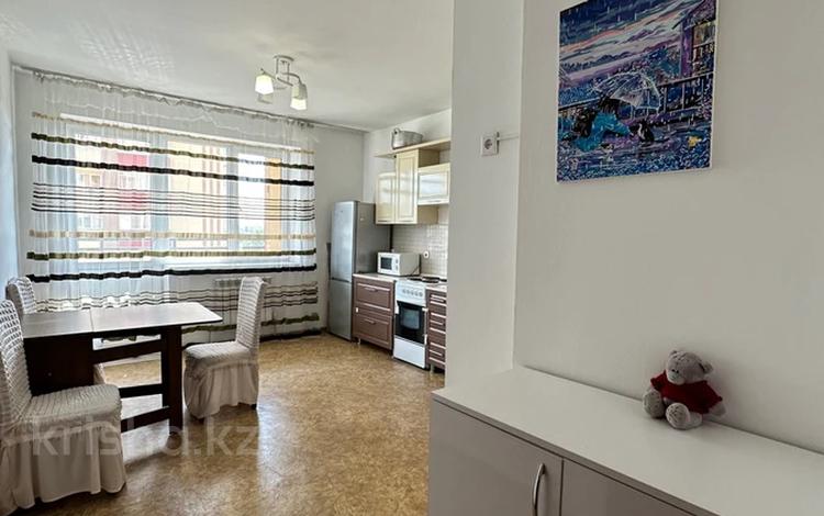 1-бөлмелі пәтер · 50 м² · 10/17 қабат, Жандосова 144/1, бағасы: 40 млн ₸ в Алматы, Ауэзовский р-н — фото 2