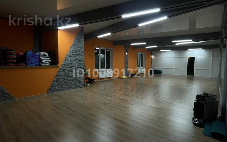 Действующий фитнес-зал · 400 м² за 7 млн ₸ в Петропавловске — фото 2