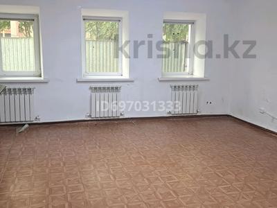 Отдельный дом · 3 комнаты · 100 м², Сейфуллина 33/1 за 100 000 ₸ в Уральске