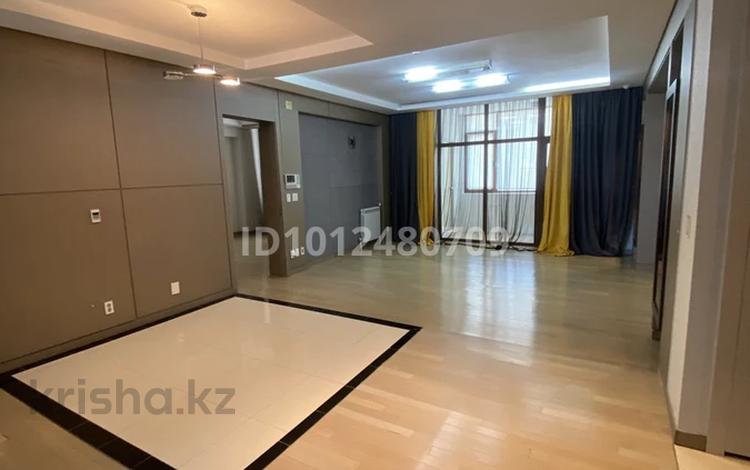4-комнатная квартира · 150 м² · 14/16 этаж, Ахмет Байтурсынулы 1 за 600 000 ₸ в Астане, Сарайшык р-н — фото 2