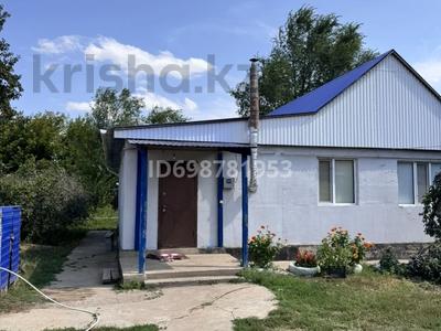 Отдельный дом · 4 комнаты · 100 м² · 16 сот., мкр Айгуль, Вишневая 319 — Рядом 1001 ночь, шах сарай за 18 млн ₸ в Уральске