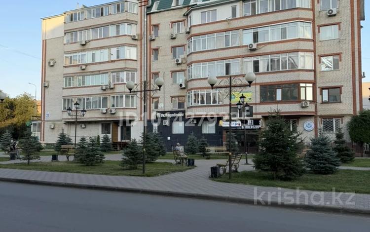 4-бөлмелі пәтер · 132 м² · 6/6 қабат, Жеңіс ш/а 21 — 21, бағасы: 43 млн ₸ в Уральске, мкр Женис — фото 2