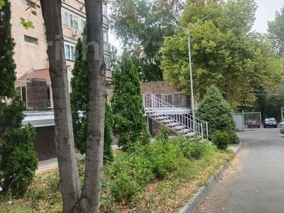 6-комнатная квартира · 237 м² · 2/5 этаж, мкр Самал-2 12 за 1.5 млн 〒 в Алматы, Медеуский р-н