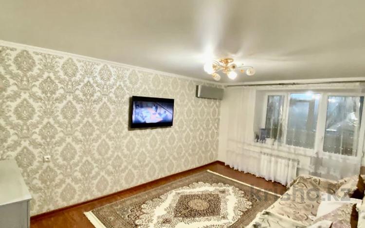 3-комнатная квартира, 63 м², 3/5 этаж, мкр 8