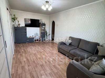 4-комнатная квартира · 61.8 м² · 5/5 этаж, Ихсанова 73/1 — Назарбаева/Ихсанова за 19 млн 〒 в Уральске, мкр Школьник