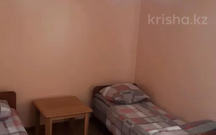1-бөлмелі пәтер · 50 м² · 2/4 қабат, Шардара, бағасы: 6 000 ₸ — фото 2