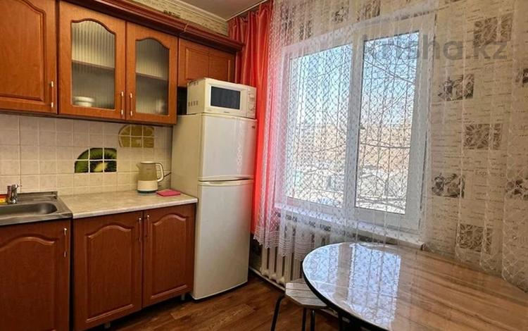 2-комнатная квартира · 50 м² · 2/5 этаж, Ауэзова — проспект Ауэзова за 12 000 〒 в Семее — фото 2