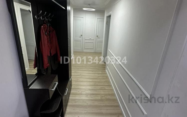 2-комнатная квартира · 68 м² · 2/5 этаж, мкр Центральный, Сырым Датова за 250 000 ₸ в Атырау — фото 2