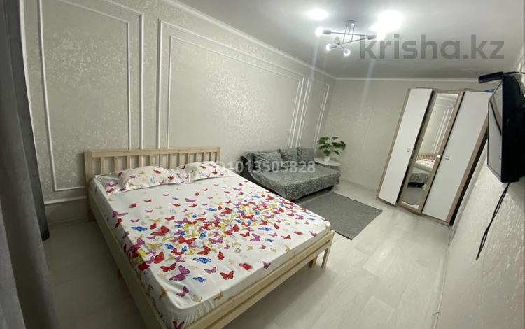 1-комнатная квартира · 42 м² · 2/5 этаж, мкр Центральный, Сырым датова 31 — Анвар супермаркет за 8 000 ₸ в Атырау — фото 2