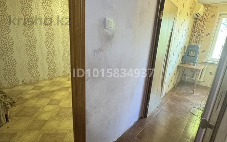 2-комнатная квартира · 45 м² · 3/5 этаж, мкр Строитель 10 за 12 млн ₸ в Уральске — фото 2