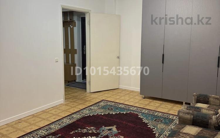 1-комнатная квартира · 45 м² · 8/9 этаж, мкр Мамыр-3 за 250 000 ₸ в Алматы, Ауэзовский р-н — фото 2