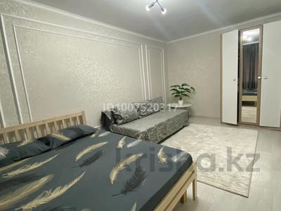 1-бөлмелі пәтер · 45 м² · 2/5 қабат, Центральный ш/а., Сырым датова 31, бағасы: 8 000 ₸ в Атырау, мкр Центральный