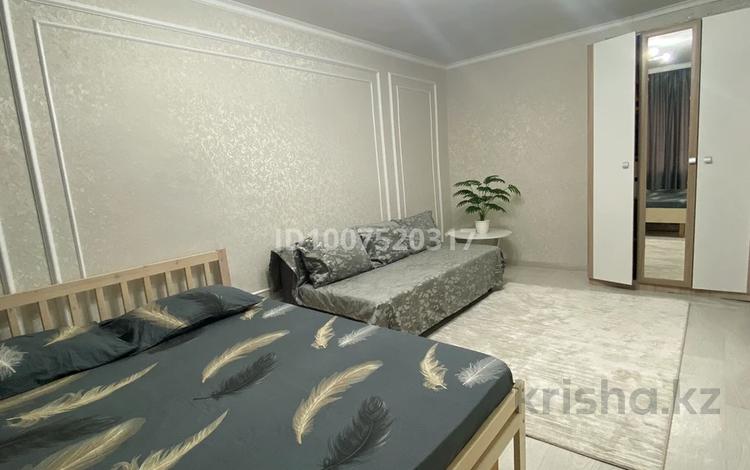 1-комнатная квартира · 45 м² · 2/5 этаж, мкр Центральный, Сырым датова 31 за 8 000 ₸ в Атырау — фото 2