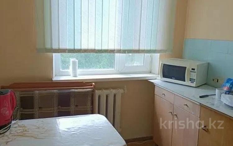 2-бөлмелі пәтер, 44 м², 5/5 қабат, 6 микрорайон, бағасы: 7 млн 〒 в Темиртау — фото 2