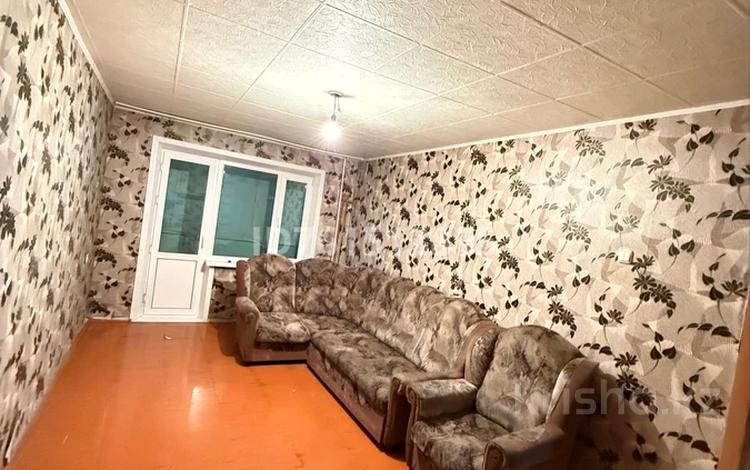 3-комнатная квартира · 63 м² · 2/5 этаж, Майкудук, Майкудук, 14й микрорайон за 16.5 млн ₸ в Караганде, Алихана Бокейханова р-н — фото 2