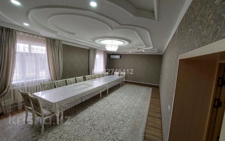 Отдельный дом • 8 комнат • 300 м² • 10 сот., Коммунизм Жабағалы 1 — Шойынбет би за 80 млн 〒 в Туркестане — фото 2