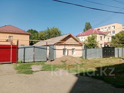 Үйдің бір бөлігі · 3 бөлме · 100 м² · 3 жүзд., Скоробогатова 25 — Батурина, бағасы: 10 млн ₸ в Уральске, мкр Школьник