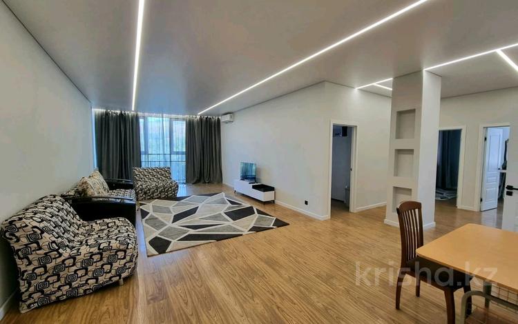 3-комнатная квартира, 160 м², 7/20 этаж помесячно, Достык 160