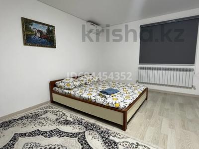 Аренда квартир посуточно в Атырауской обл.: 1-комнатная квартира · 40 м² · 1/1 этаж, мкр Самал, Нариман Улкенбайулы за 6 000 〒 1-комнатная квартира · 40 м² · 1/1 этаж, мкр Самал, Нариман Улкенбайулы за 6 000 〒 в Атырау