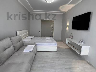 1-бөлмелі пәтер, 40 м², 16 қабат тәулігіне, Шахтеров 46/1, бағасы: 25 000 〒 в Караганде, Казыбек би р-н