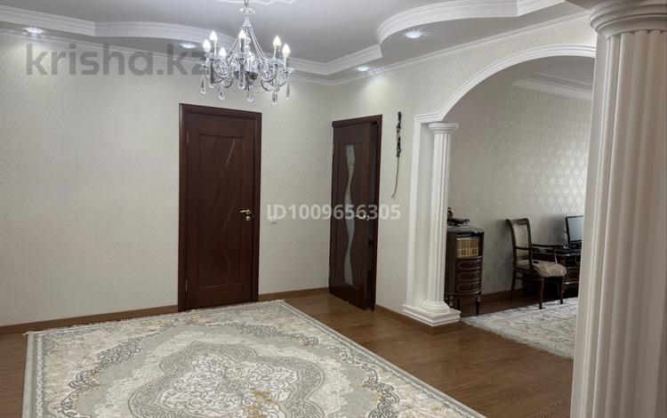 3-комнатная квартира · 135 м² · 2/9 этаж, Бактыгерея Кулманова 1а за 500 000 ₸ в Атырау — фото 2