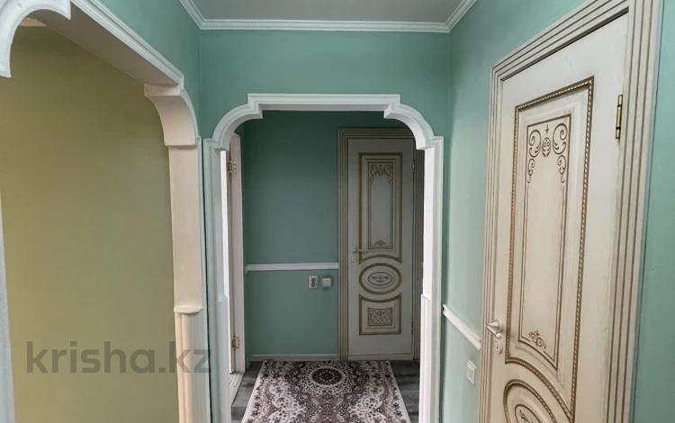 3-комнатная квартира · 70 м² · 2/5 этаж, мкр Мамыр-2 8 за 48 млн ₸ в Алматы, Ауэзовский р-н — фото 2