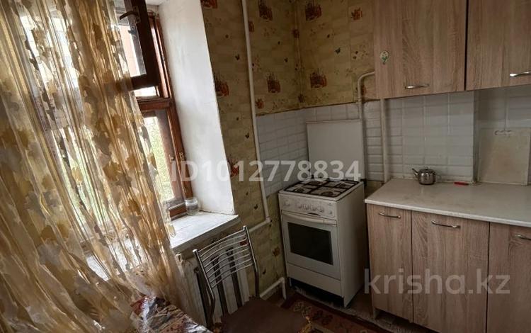 1-комнатная квартира · 33 м² · 3/5 этаж, мкр 8, 101 стрелковая бригады 9 за 11.5 млн ₸ в Актобе — фото 2