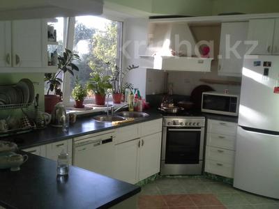 3-комнатная квартира · 60 м² · 1/4 этаж, мкр №8 27 за 32.5 млн ₸ в Алматы, Ауэзовский р-н