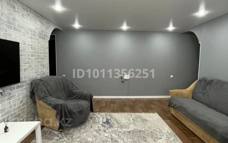 3-комнатная квартира · 57 м² · 4/4 этаж, Хусаинова за 18 млн ₸ в Уральске — фото 2