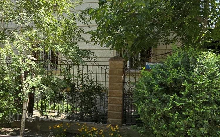 Отдельный дом · 9 комнат · 240 м² · 6 сот., Жургенова 110 за 75 млн 〒 в Таразе — фото 2