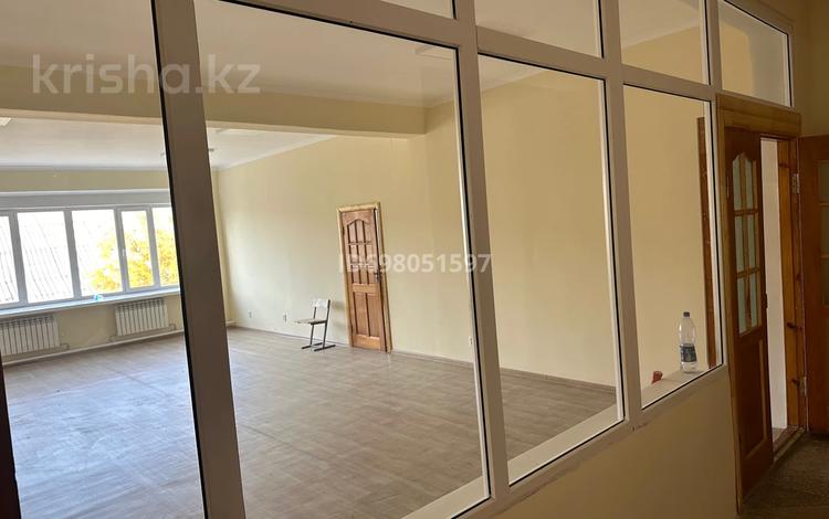 Офисы, кабинеты и рабочие места · 40 м² за 80 000 〒 в Семее — фото 2