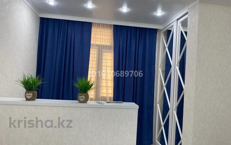 1-комнатная квартира · 65 м² · 7/17 этаж, 17-й мкр 23 за 200 000 ₸ в Актау — фото 2