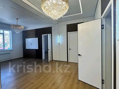 Отдельный дом · 4 комнаты · 180 м² · 5.5 сот., мкр Таусамалы, Сагдиева за ~ 97.8 млн ₸ в Алматы, Наурызбайский р-н