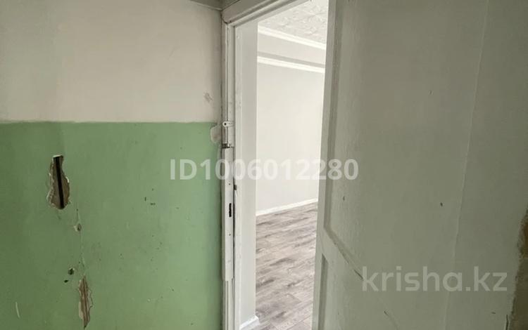 1-бөлмелі пәтер · 13 м² · 4/5 қабат, Абая 18, бағасы: 5.5 млн ₸ в  — фото 2