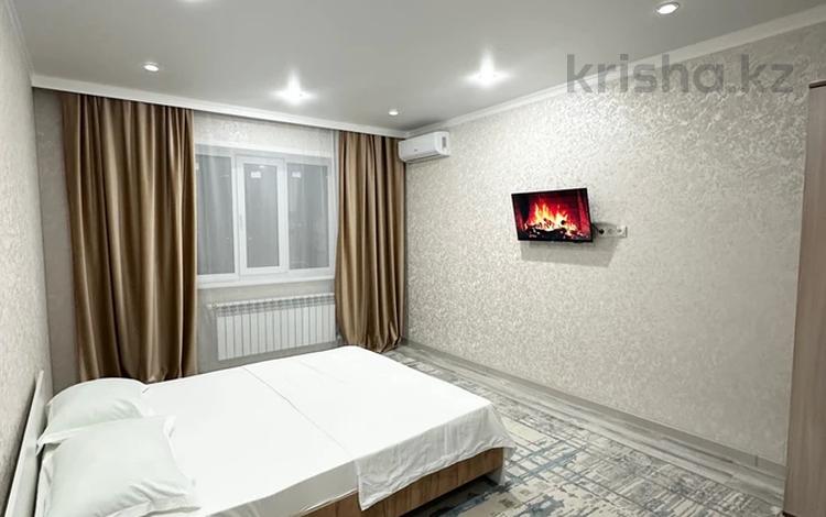 1-комнатная квартира · 45 м² · 2/9 этаж, Абая 244 — Универмаг,Ледовый дворец,Тайота Центр за 15 000 ₸ в Уральске — фото 2